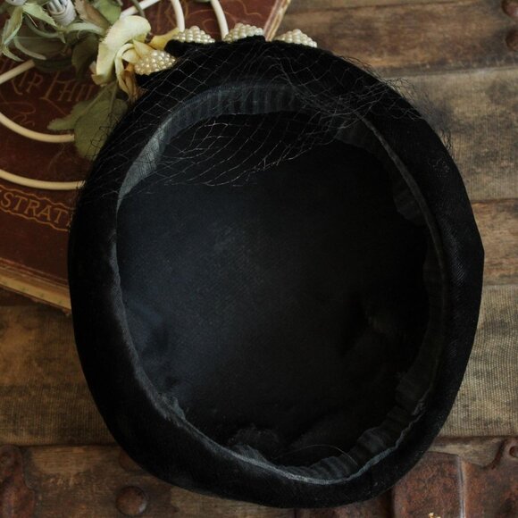 Vintage 1940s Hat, Black Small Topper with Birdcage Veil and Faux Pearl - Picture 8 of 10